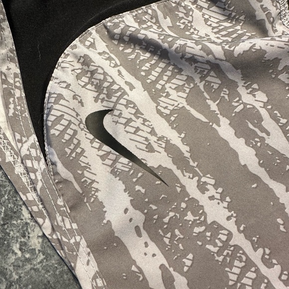 Nike women’s Ohio State Buckeyes gray and black shorts… Size medium - Picture 4 of 11